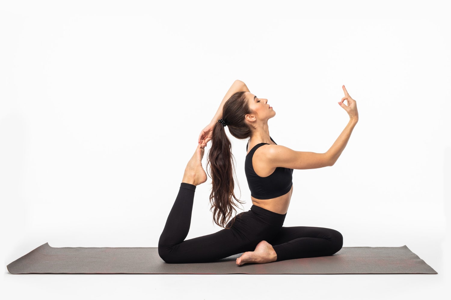 The Best Hatha Yoga Poses for a 60-Minute Beginner Class